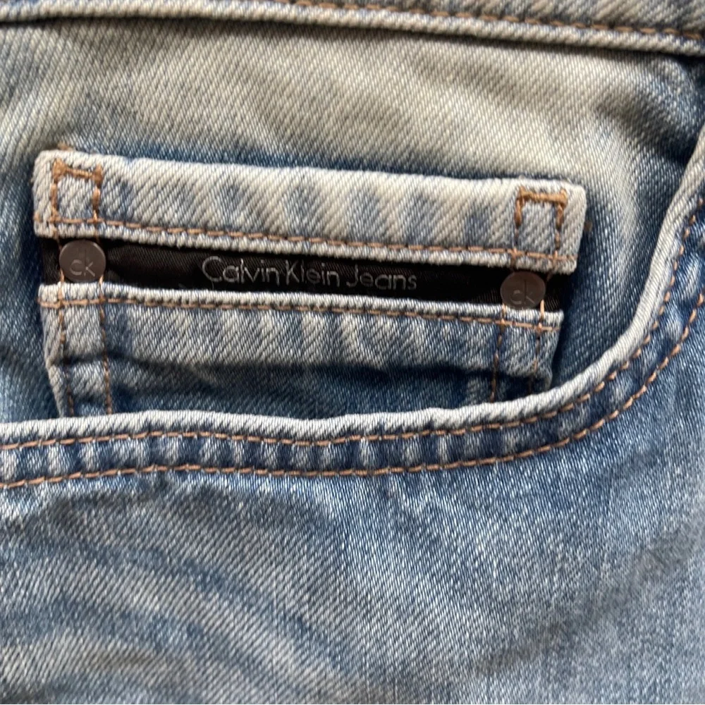 Calvin Klein denim mini skirt Size 30 w/pockets new w/tags distressed stone blue - Picture 7 of 14